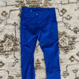 Lululemon athletica leggings. Blue. Front and back zip pockets. Size 6.